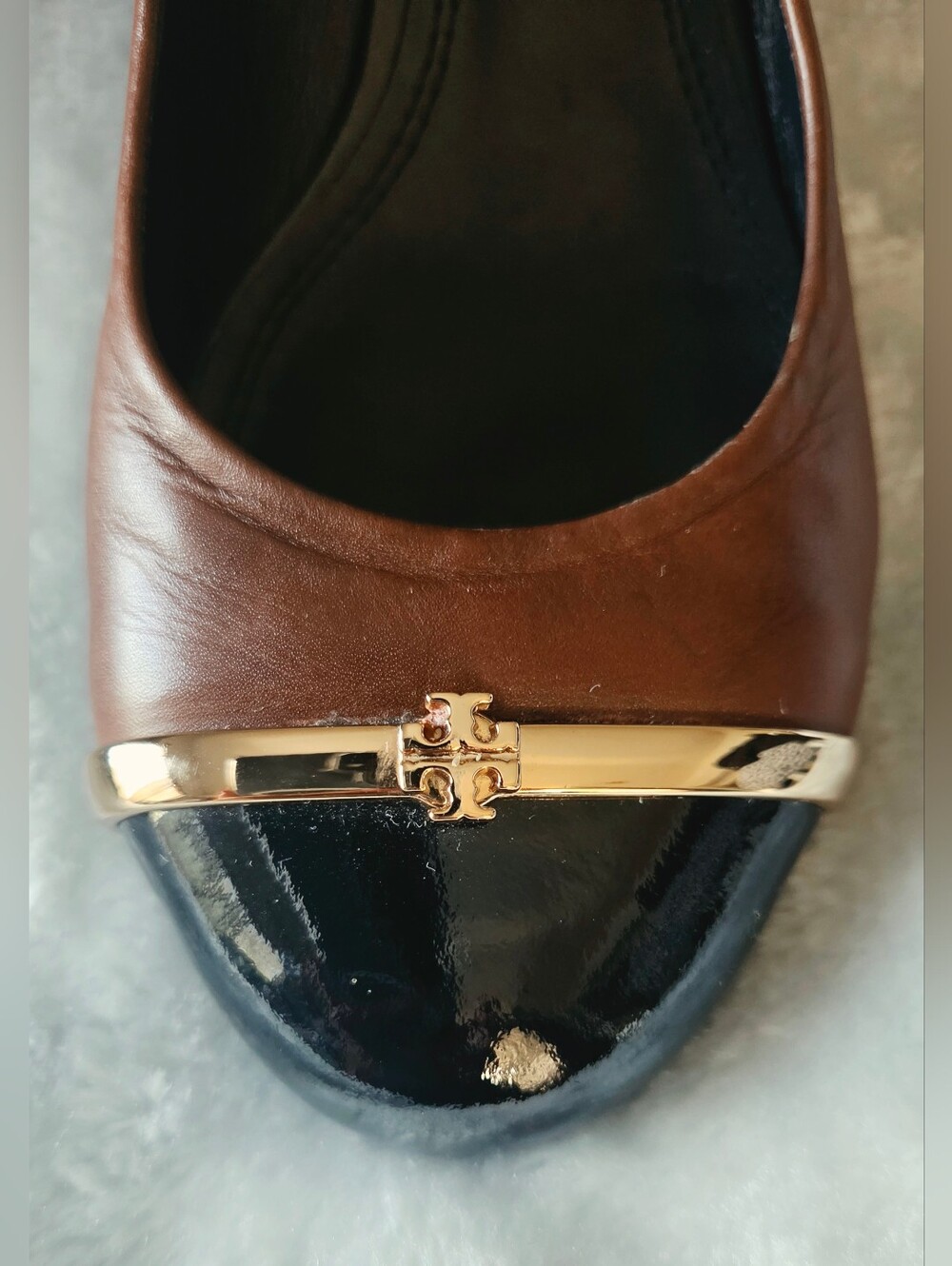 Tory Burch Brown Leather Pumps with Black Patent Toe and Gold Accent - Picture 4 of 7